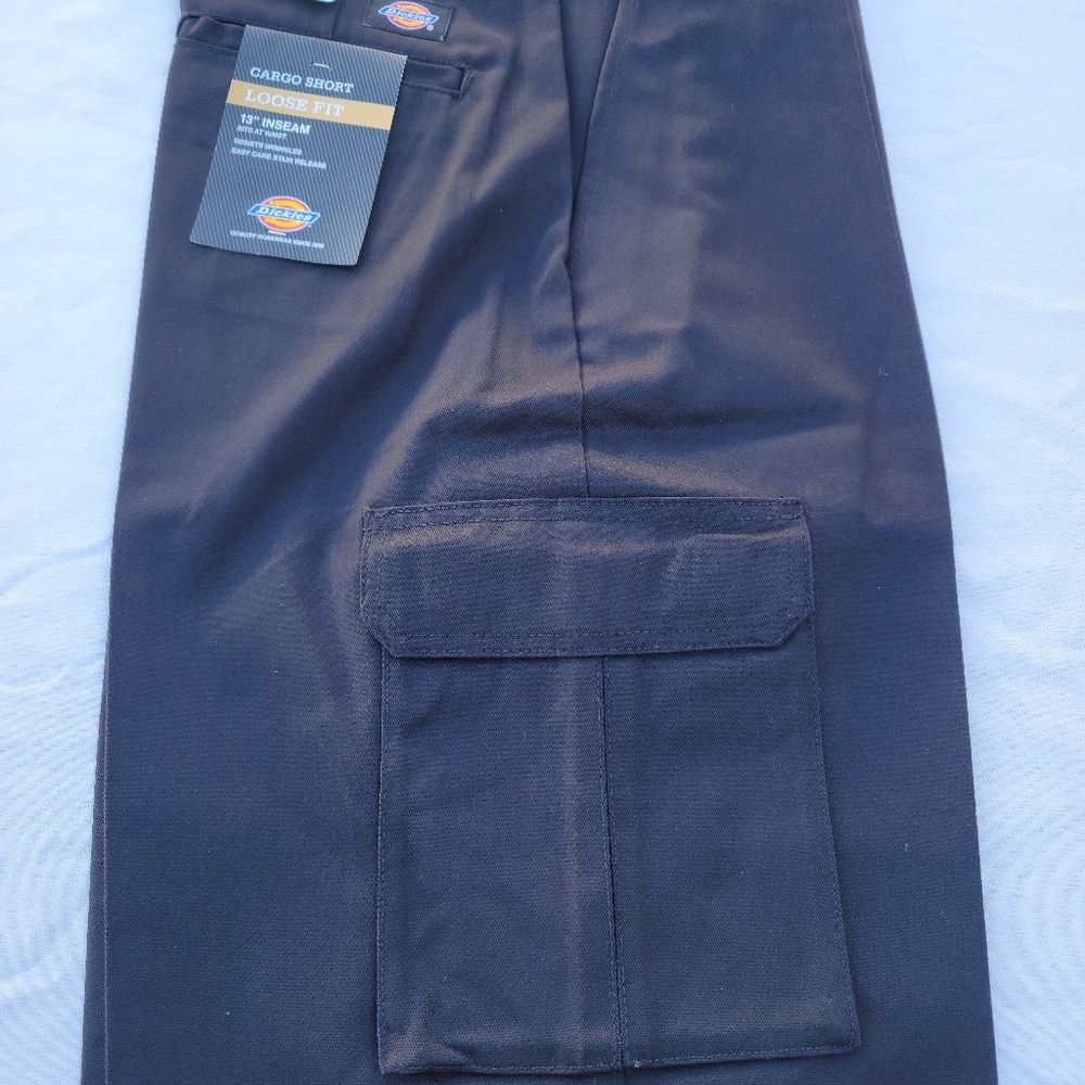 Dickies Loose Fit Cargo Shorts Black, 13 Inch Inseam.